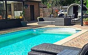 B&B Woodside
